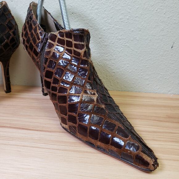 Carole Little Women's 8.5 Pointed Toe Pump Heel Booties Brown Textured Leather - Picture 4 of 11